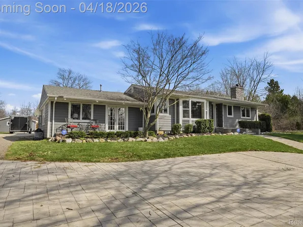 26300 Johns Rd, South Lyon, MI 48178