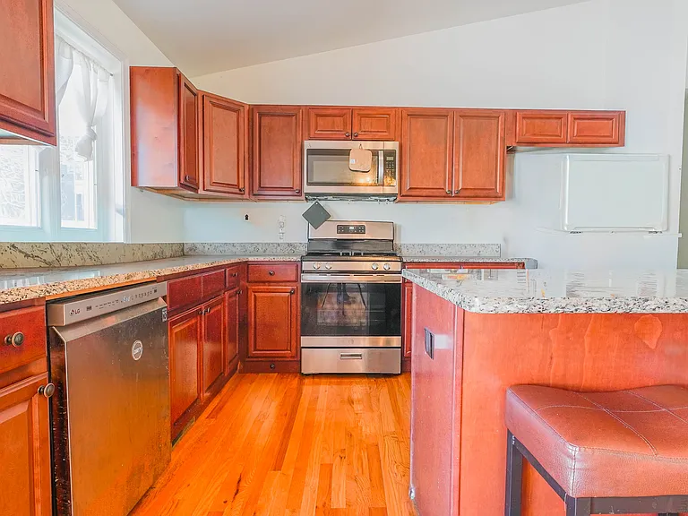 45 Daytona St — Photo 4