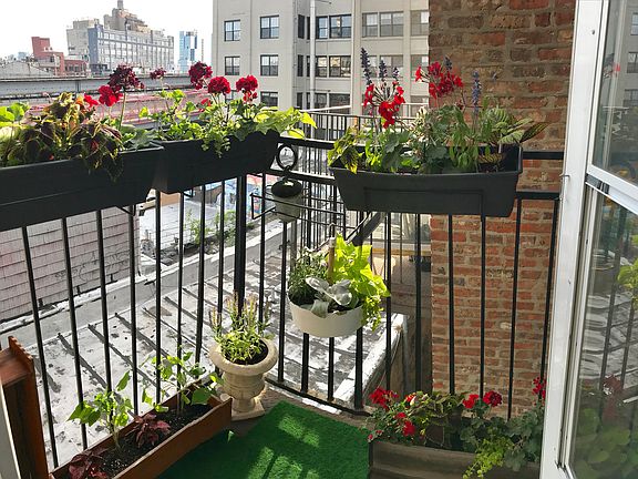 4th image of 370 Bedford Ave #19