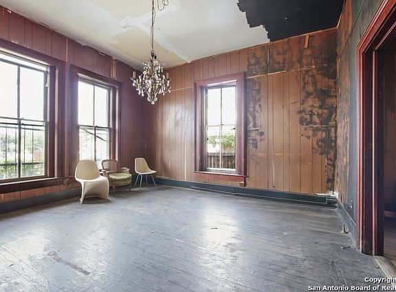 4th image of 107 Paso Hondo St