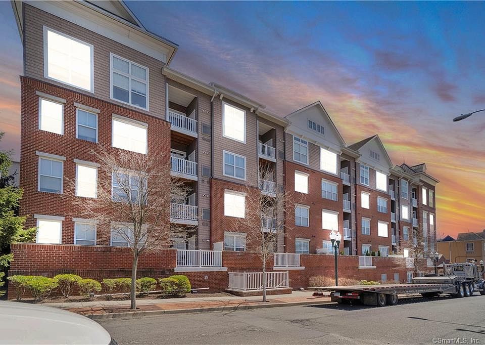 1st image of 850 E Main St APT 208