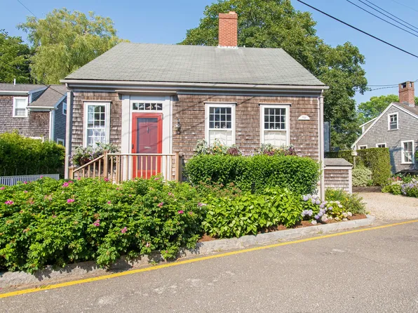 38 Pine St, Nantucket, MA 02554