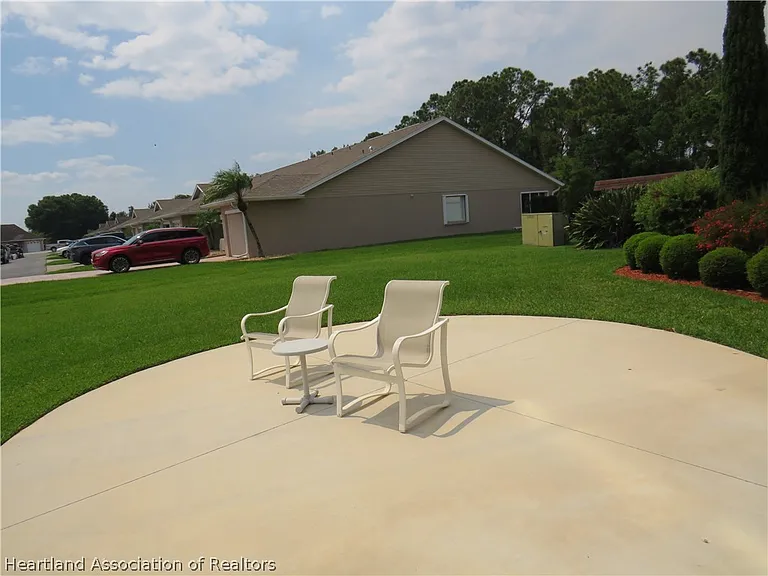 121 Country Club Dr #302 — Photo 38