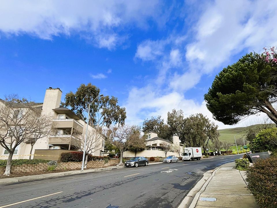 1st image of 687 Royston Ln APT 325
