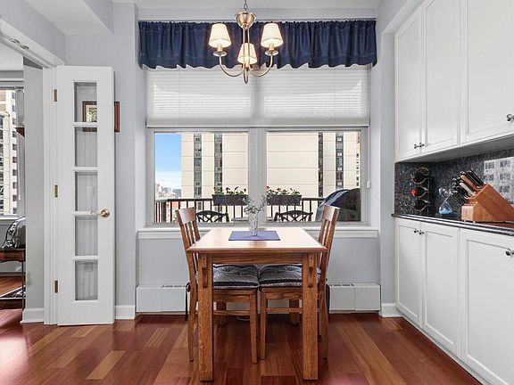 5th image of 1301 N Dearborn St APT 1001