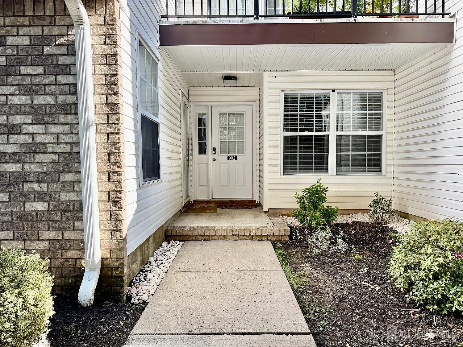 2 bed, 2.0 bath, 1157 sqft, $2,970 — Photo 2