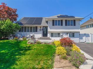 60 Concord Ave, Oceanside, NY 11572
