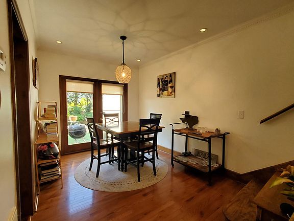 3rd image of 743 Victorian Pl