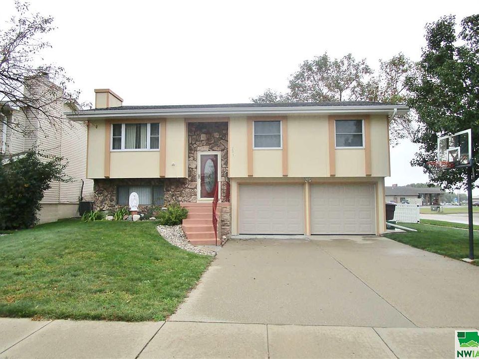 1st image of 201 Oakmont Dr