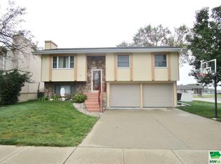 201 Oakmont Dr, South Sioux City, NE 68776