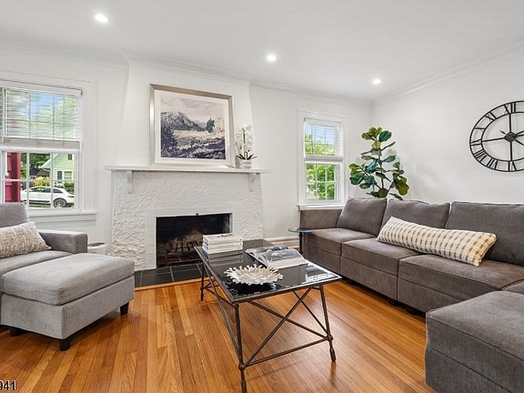 3rd image of 14 Evergreen Pl