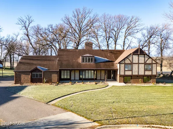 1122 Groveland Ave, Crookston, MN 56716