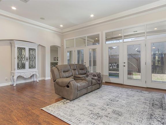 4th image of 226 Captain Hm Shreve Blvd
