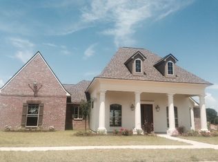 402 Bayou Parc Dr, Youngsville, LA 70592