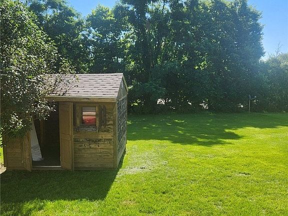 3rd image of 34 Cemetery Dr