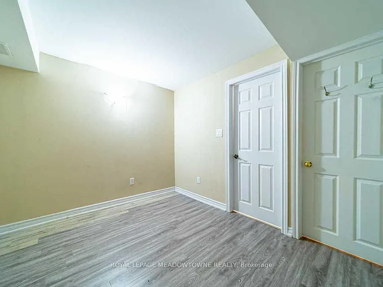 1036 Yates Dr — Photo 5