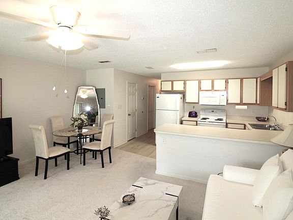 4th image of 924 Fairwood Lakes Ln. #24-C