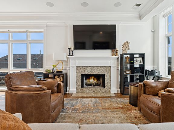 5th image of 3763 N Wilton Ave APT 4S