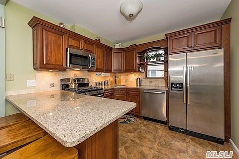 5th image of 29 Riverdale Ave