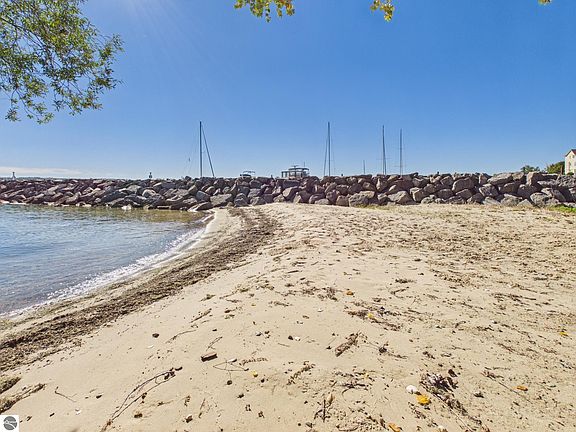 5th image of 710 N Dockside Cir #F-2