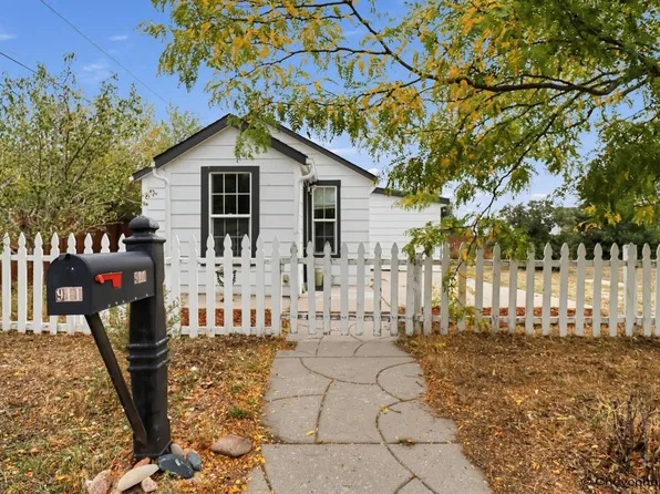 911 Oneil Ave, Cheyenne, WY 82007