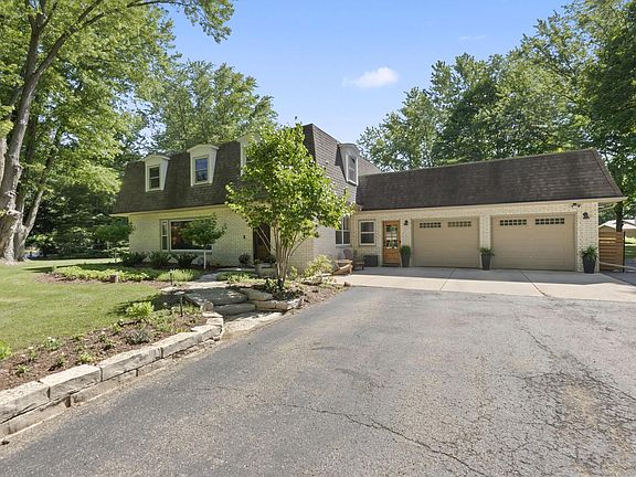 2nd image of N8104 LaSalle CIRCLE