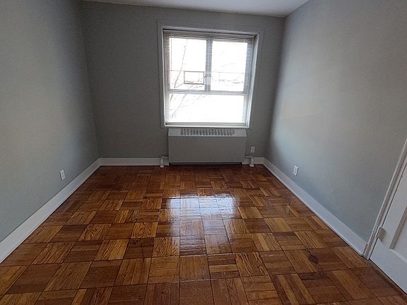 4th image of 188-45 E 71st Cres #3