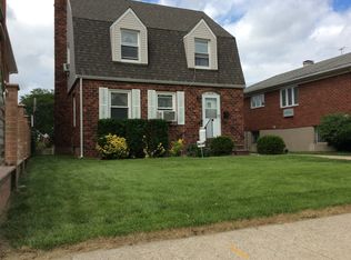 8244 259th St, Glen Oaks, NY 11004