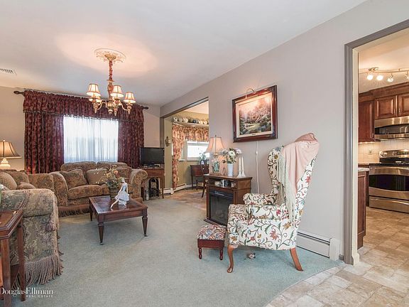 3rd image of 2803 West Gate