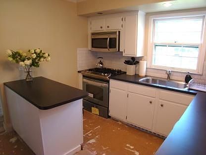 3rd image of 4 Ludlow Ln
