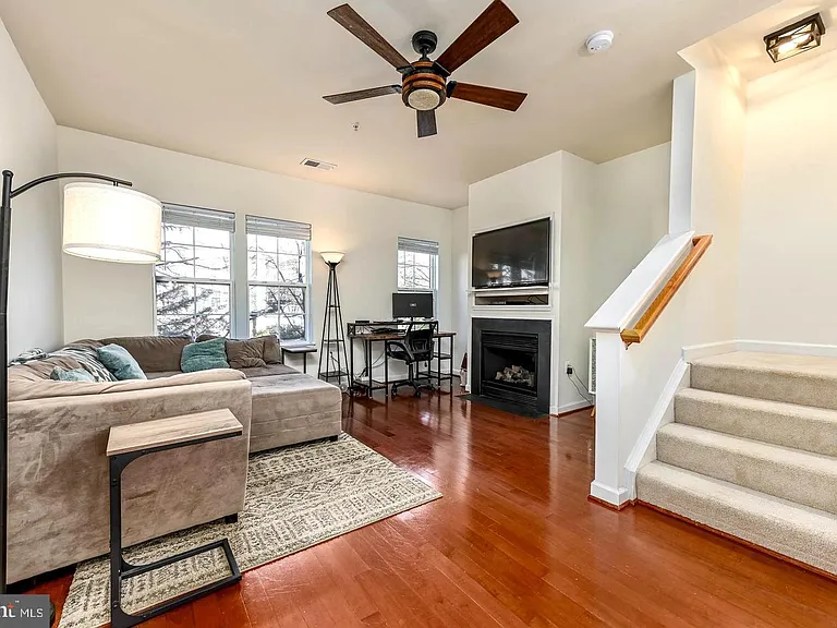 42526 Mayflower Ter — Photo 5
