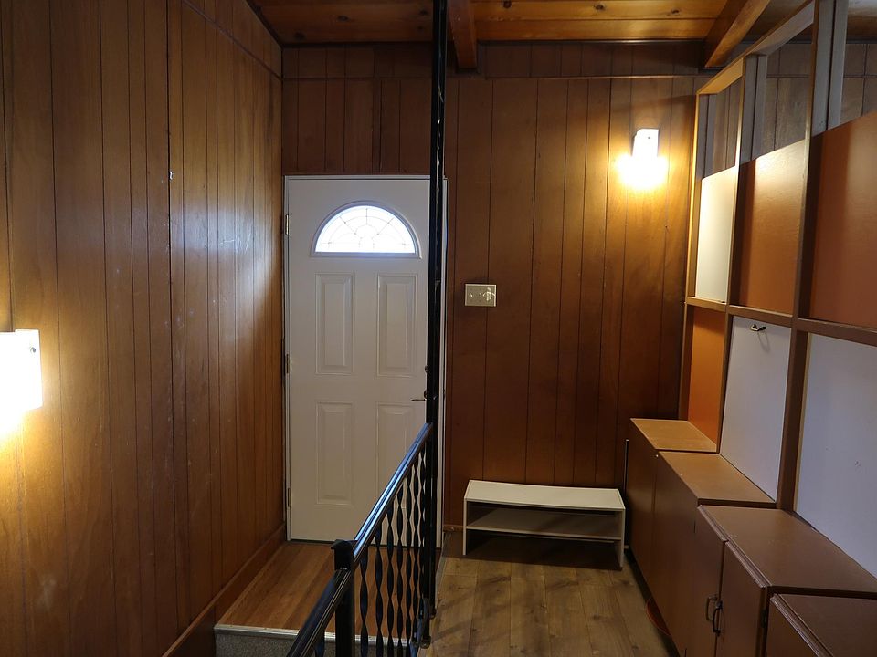 1st image of 160 Arbor Ct