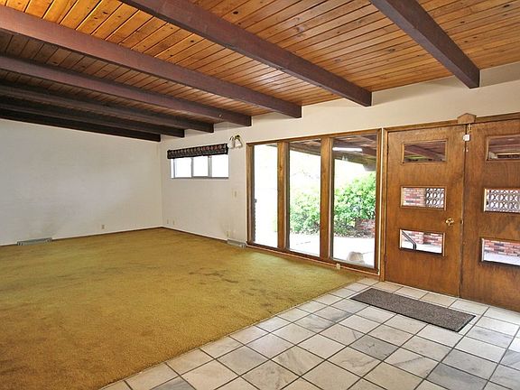 2nd image of 2327 Meadow Ln