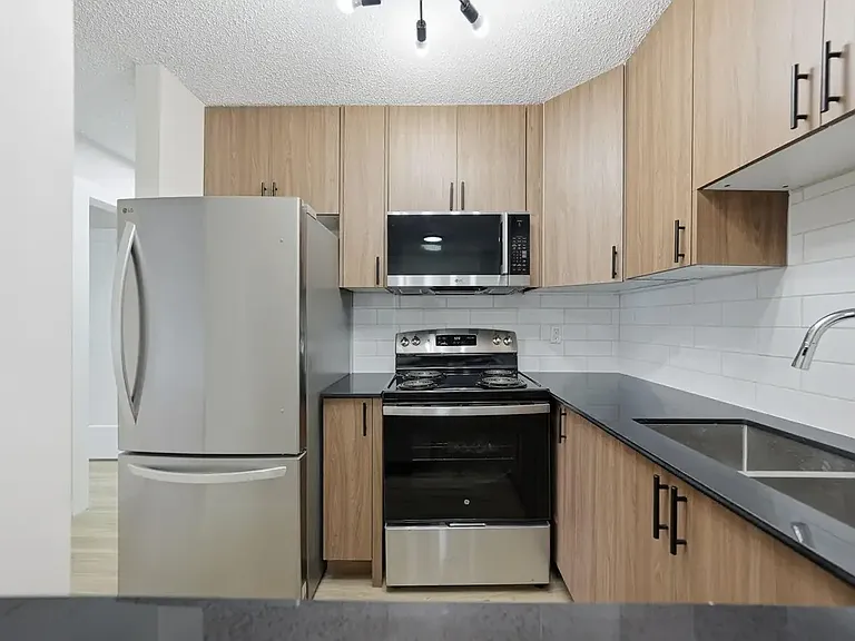 232 Pinehouse Dr — Photo 3