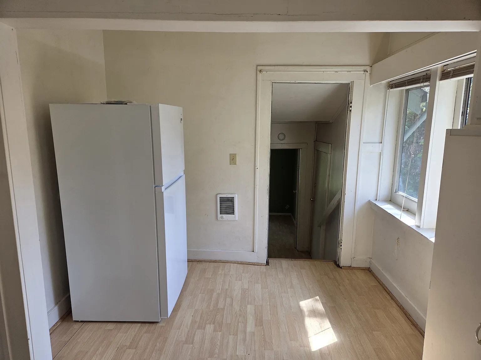 3 bed, 968 sqft, $2,100 — Photo 3