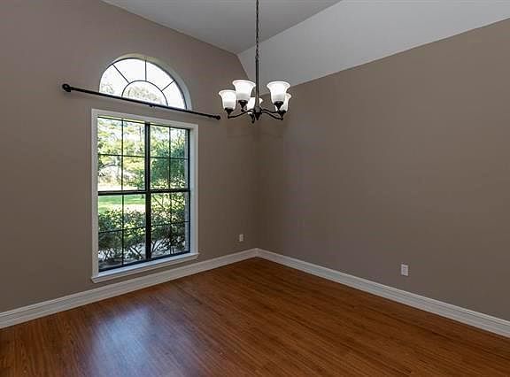4th image of 1346 Woodway Blvd