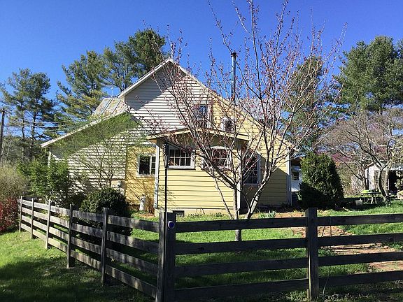 2nd image of 1061 Easy Dr NW