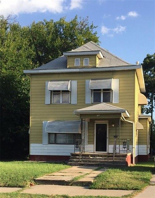 1st image of 710 NE 5th St