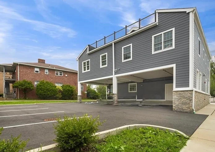 627 Bloomfield Ave #A