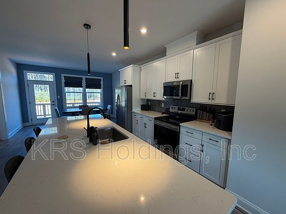 4th image of 2027 Melbourne St