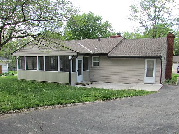 2nd image of 5821 Lowell St