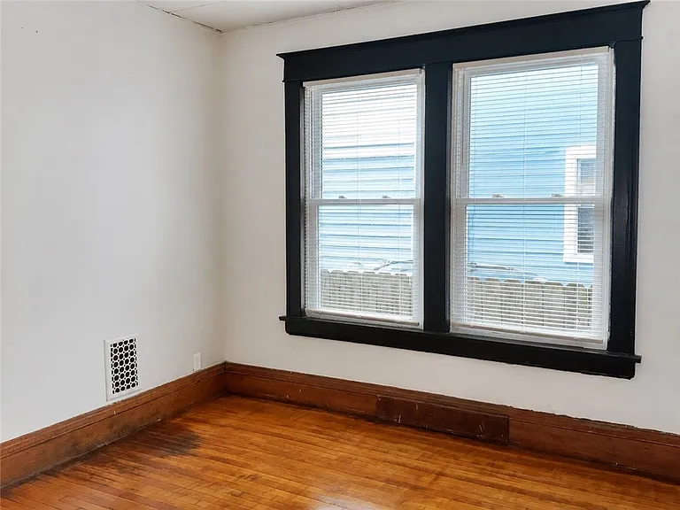 52 Winterroth St — Photo 8