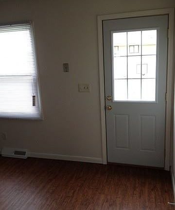 3rd image of 723 W 61st St #4162352