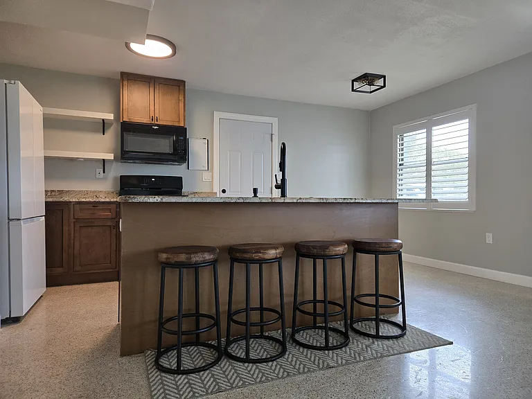 550 Capri Rd — Photo 10