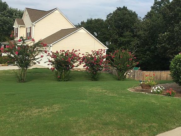 Side lawns