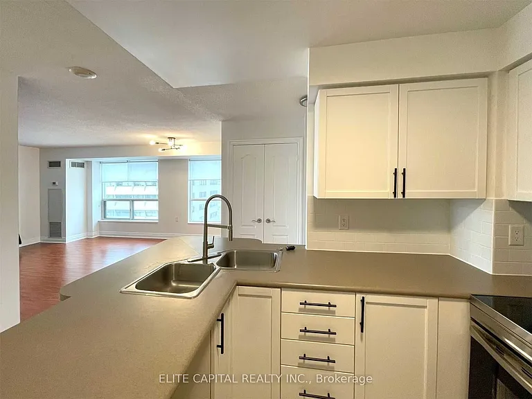 21 Hillcrest Ave #808 — Photo 3
