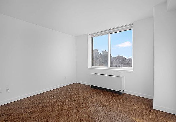 5th image of 420 W 42nd St APT 21G