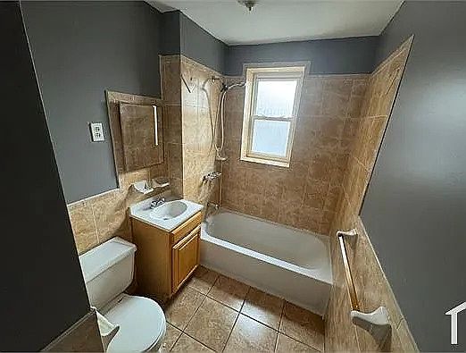 1st image of 220 Roseville Ave #305-405