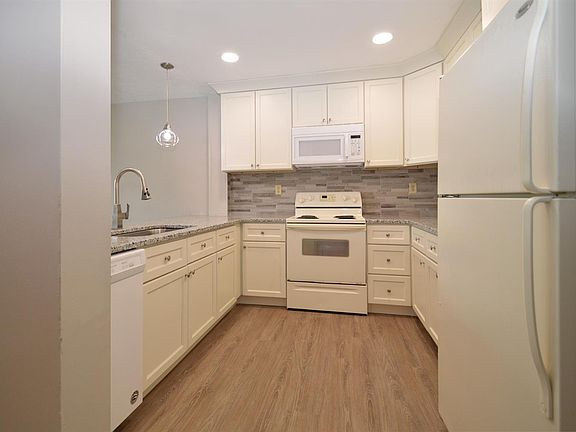 4th image of 10555 Montgomery Rd Unit 62