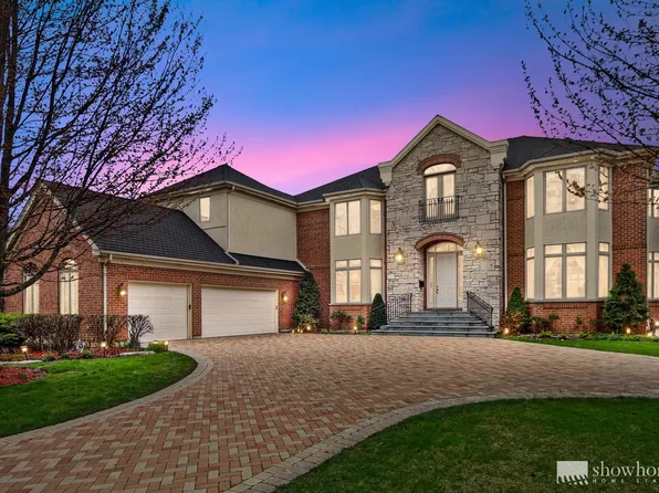 3507 Bradley Ct, Highland Park, IL 60035